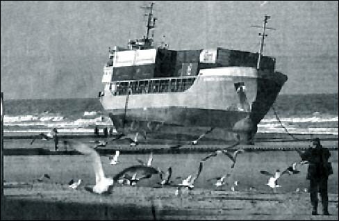 Ms. Heinrich Behrmann aground on the Blankenberge Beach, November 2001