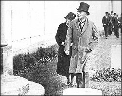 Picture: Rudyard and Carrie Kipling visiting Loos Cemetery, 1922