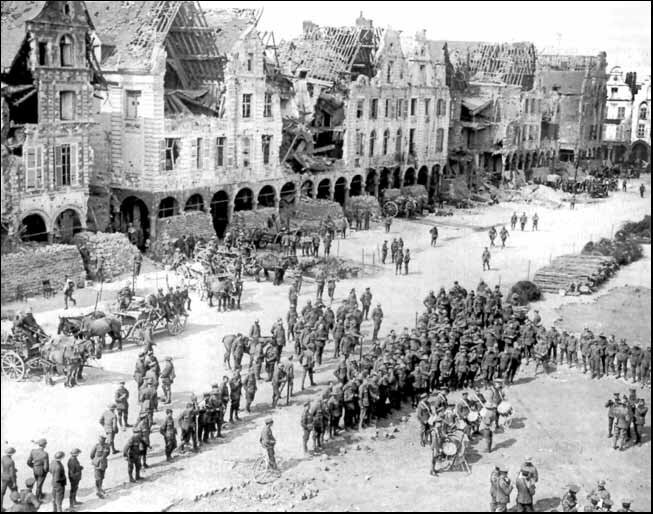 Arras, Apil 1, Soldiers listen to the Band
