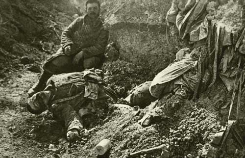 Verdun: French soldier between corpses